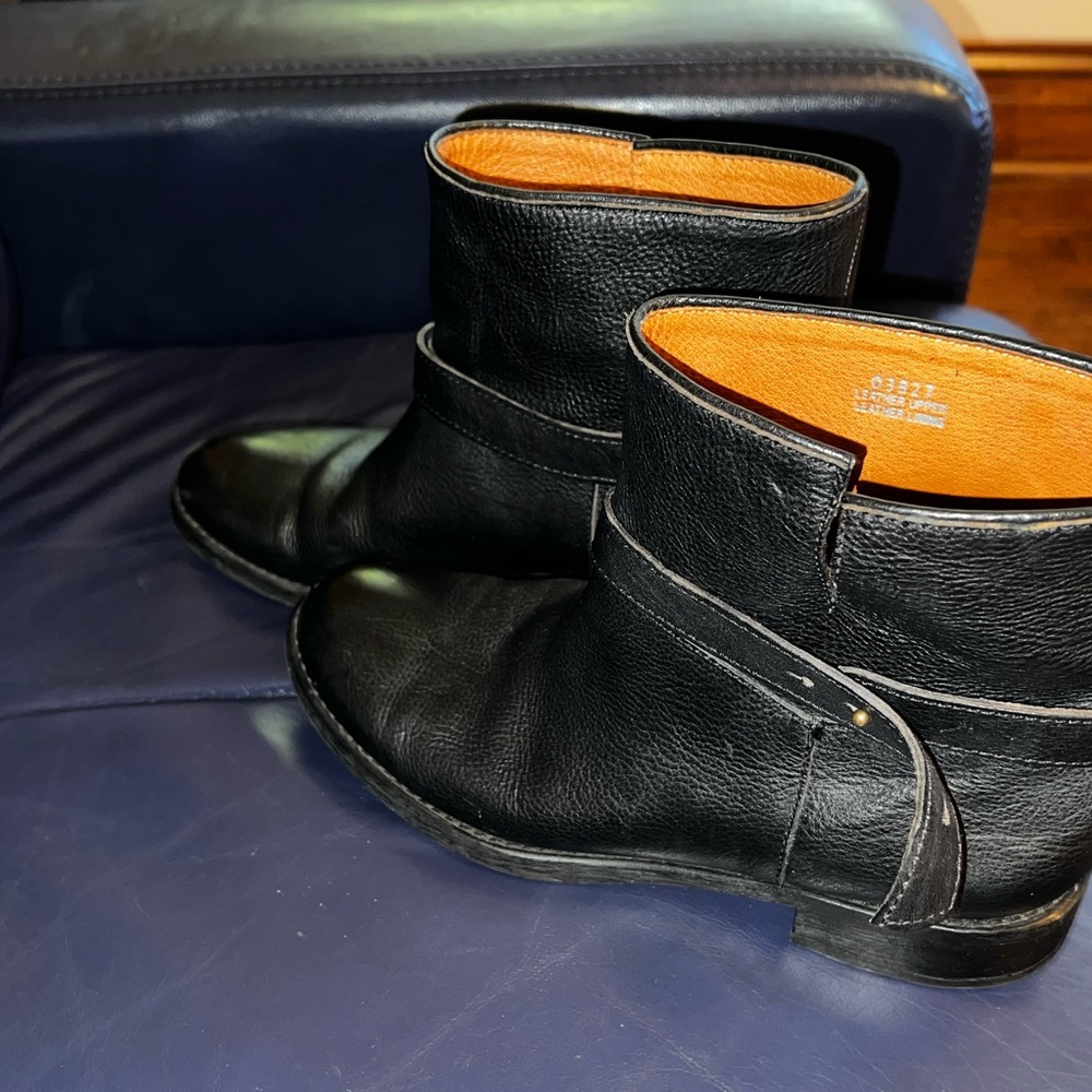 The Madewell soft leather bootie with a wooden heel is a stylish ankle boot